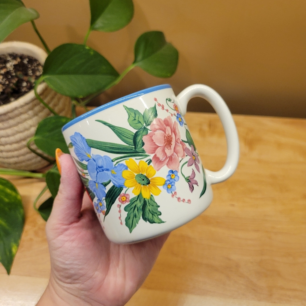 Retro Flowers Ceramic Mug